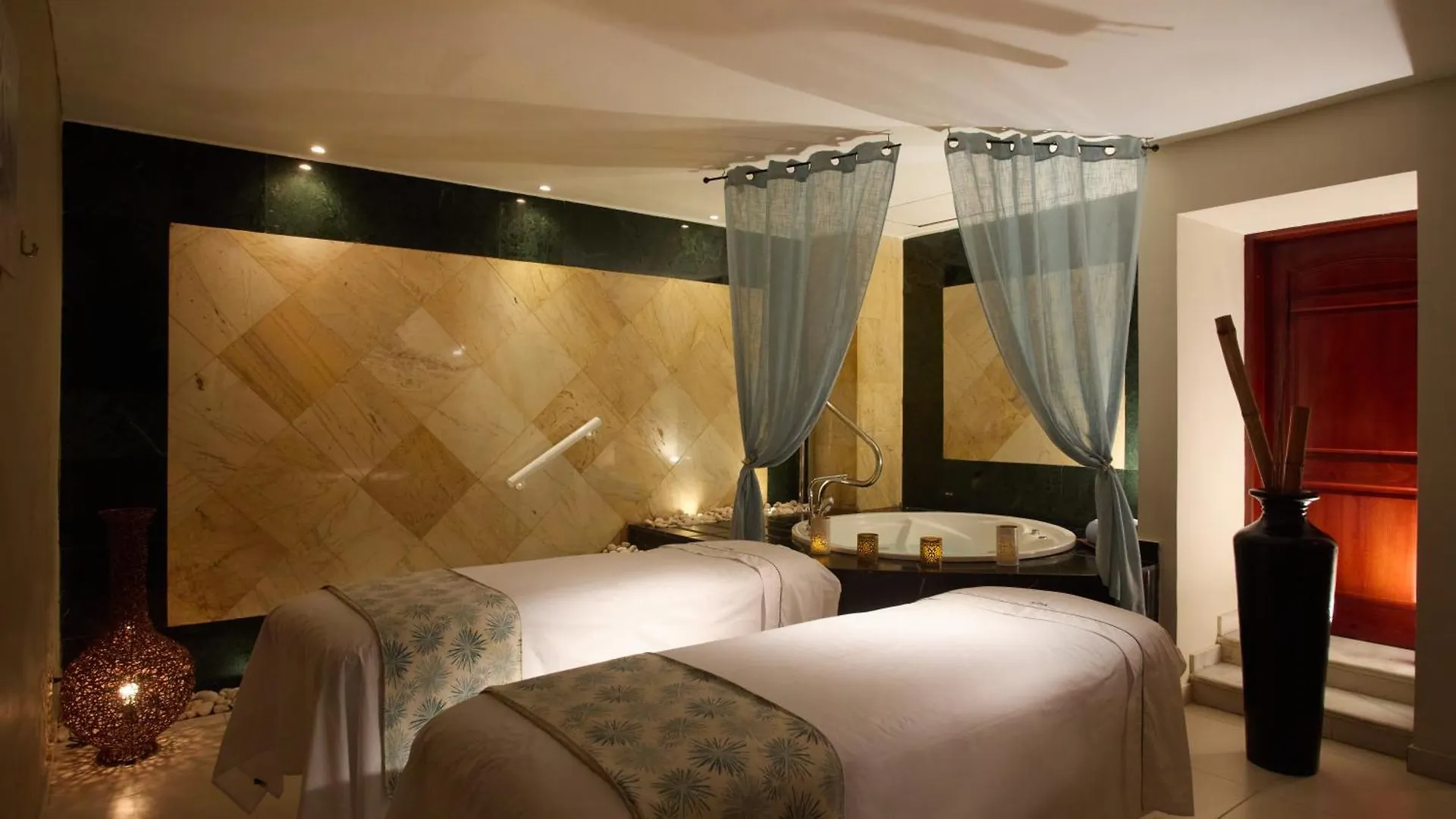אתר נופש Bahia Principe Luxury Runaway Bay (Adults Only)